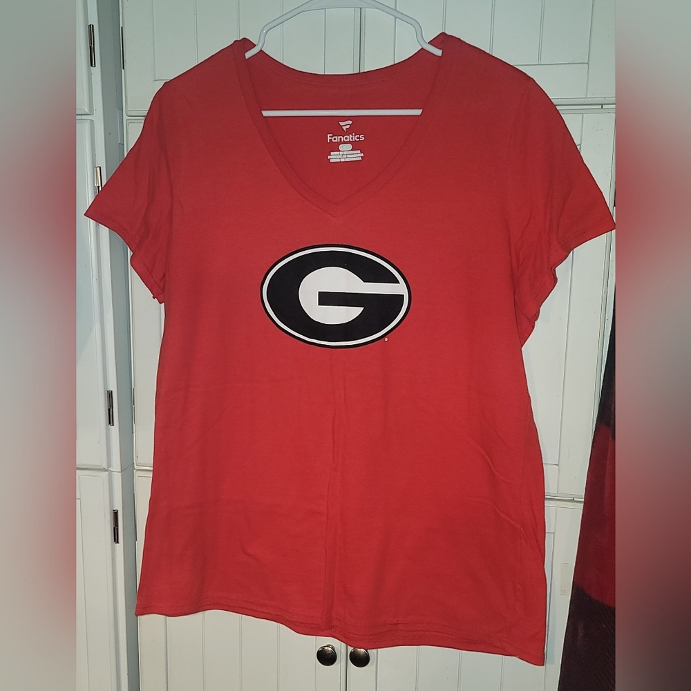 Fanatics Women's Red V-Neck Top